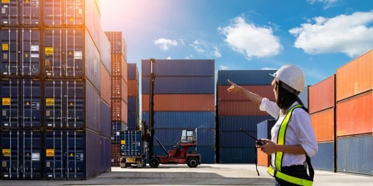 تعرف على أبرز التحديات التي تواجه عملية التخليص الجمركي مثل نقص المستندات وتعقيد الإجراءات، وكيف تساعد شركة عبدالله شاهين للتخليص الجمركي في تسريع الإفراج عن الشحنات بكفاءة.